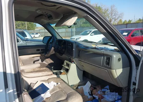 2001 Chevrolet Suburban 1500 Lt z USA, uszkodzony, nr VIN 3GNFK16T01G187160